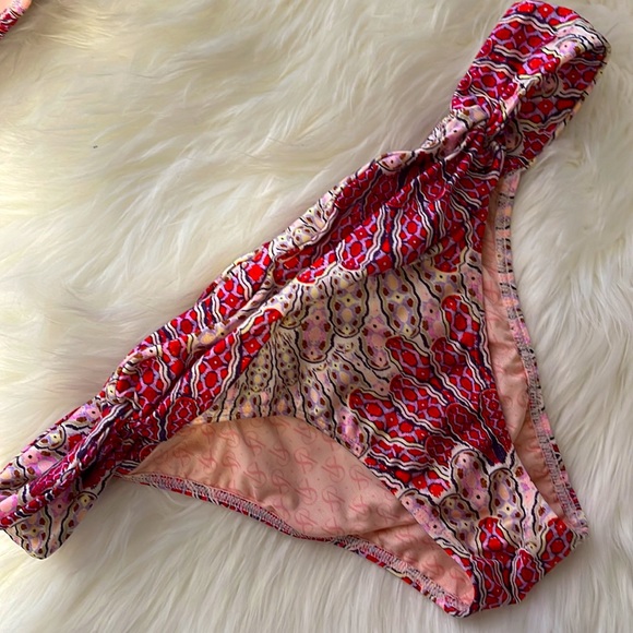 32B Vs Victoria’s Secret Bombshell /Miraculous Bikini swimsuit bathingsuit 2pc - Picture 14 of 16